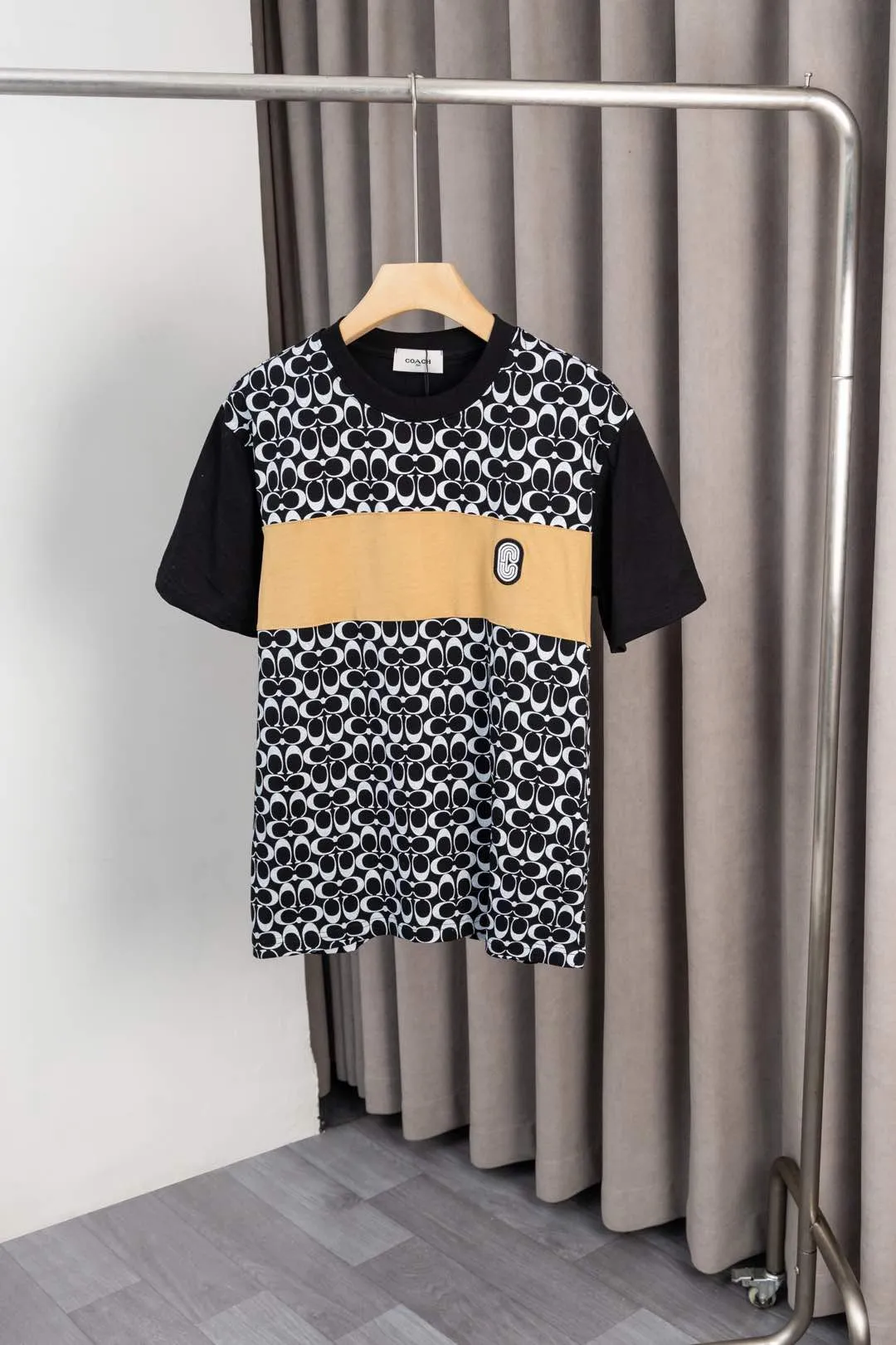 N COACH𦸅Chi 25ss New Arrival T-shirt, Classic presbyopia all-over printing + brand logo embroidery technology, highly customized, double gauze pure cotton fabric, soft fabric, fashionable Versatile, Same Style for men and women. Color: Black, Size: M～XXL